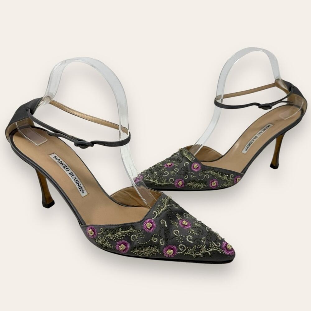 Manolo Blahnik Carolyne Vintage Gray Embroider Floral Slingback Kitten Heel 40.5